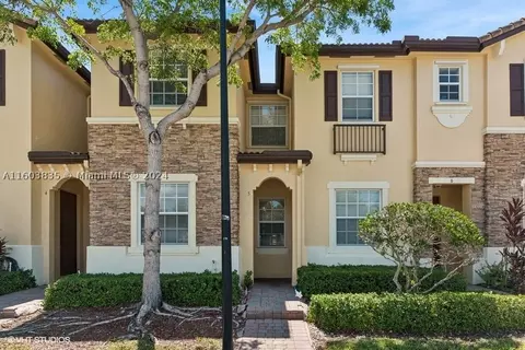 9165 SW 227th St #5, Cutler Bay, FL 33190