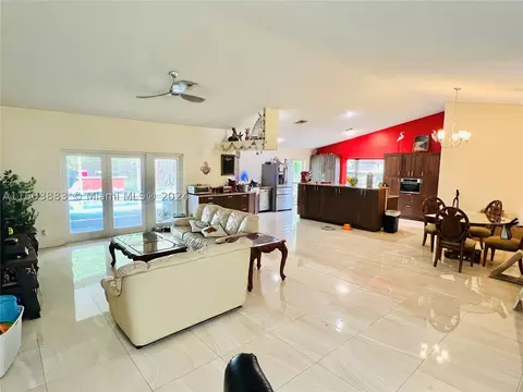 5130 NW 98th Dr, Coral Springs, FL 33076