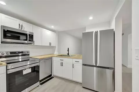 9175 SW 77th Ave #302, Miami, FL 33156
