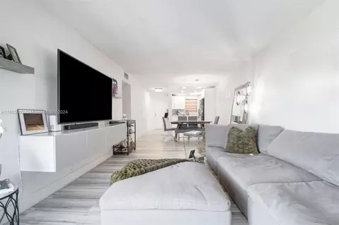1750 W 46th St #441, Hialeah, FL 33012