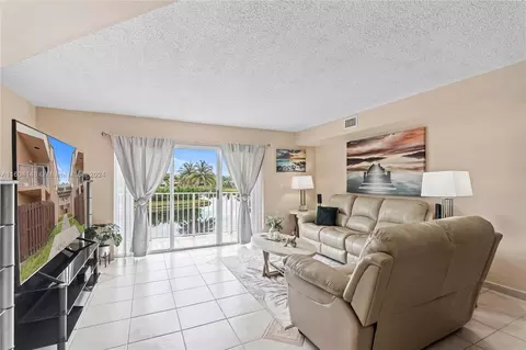 14919 SW 80th St #212, Miami, FL 33193