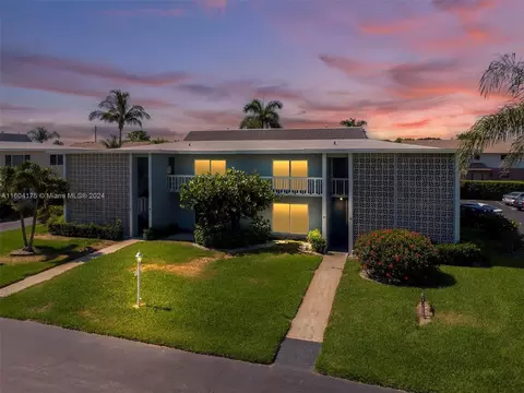 110 South Blvd #2D, Boynton Beach, FL 33435