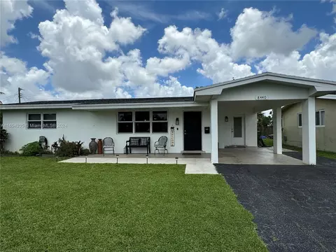 8440 NW 11th Ct, Pembroke Pines, FL 33024