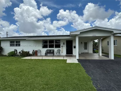 8440 NW 11th Ct, Pembroke Pines, FL 33024