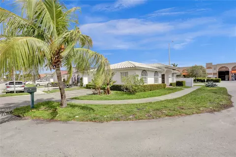 3131 W 79th Pl, Hialeah, FL 33018 photo 2