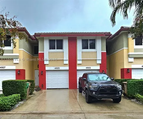 4925 SW 66th Ter, Davie, FL 33314