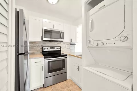 8145 NW 7th St #314, Miami, FL 33126