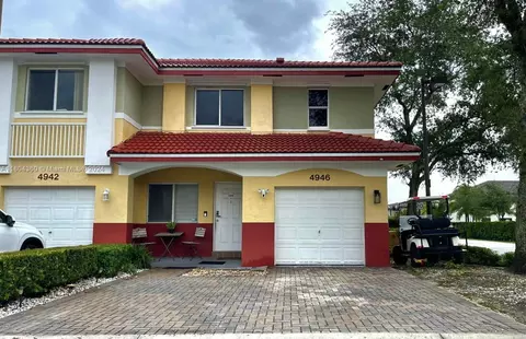 4946 SW 66th Ter, Davie, FL 33314