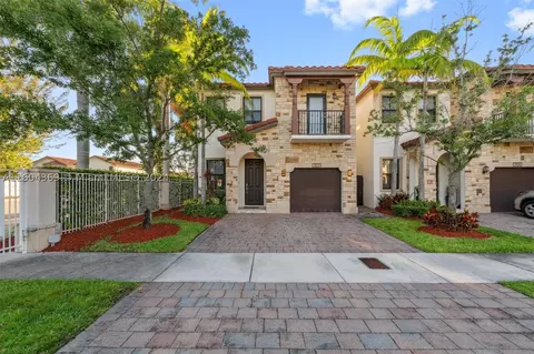 7012 NW 103rd Path, Doral, FL 33178