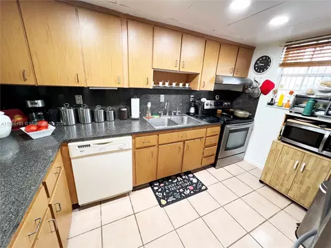Kitchen - 880 W 80th Pl, Hialeah, FL 33014 photo 1 of 1
