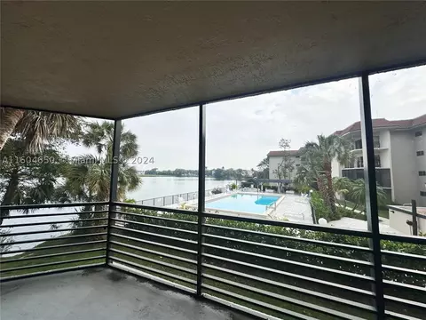 471 Ives Dairy Rd #207-3, Miami, FL 33179