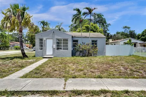 2443 Dewey St, Hollywood, FL 33020