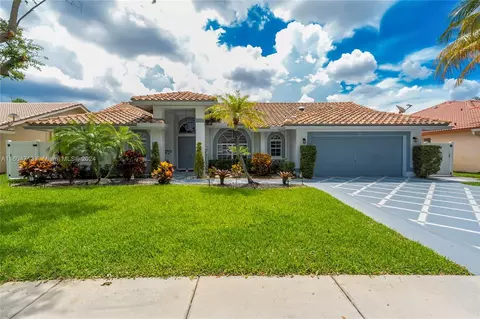 731 SW 93rd Ter, Pembroke Pines, FL 33025