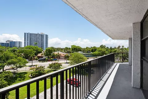 400 Leslie Dr #409, Hallandale Beach, FL 33009