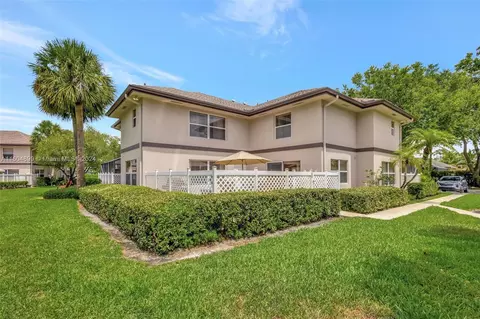 12 Amherst Ct #C, Royal Palm Beach, FL 33411