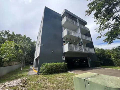 645 NE 121st St #302, North Miami, FL 33161