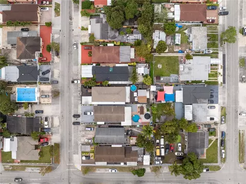 View/Area - 875 E 29th St, Hialeah, FL 33013 photo 10 of 11