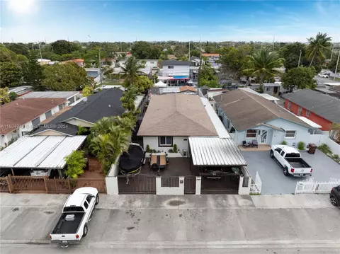 View/Area - 875 E 29th St, Hialeah, FL 33013 photo 1 of 11