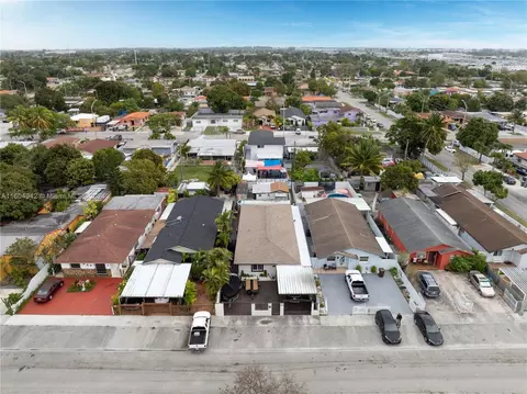 View/Area - 875 E 29th St, Hialeah, FL 33013 photo 3 of 11