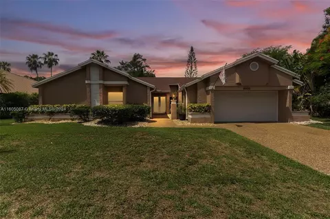 8000 NW 83rd St, Tamarac, FL 33321