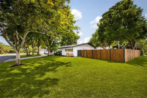 9800 SW 70th Ave, Pinecrest, FL 33156