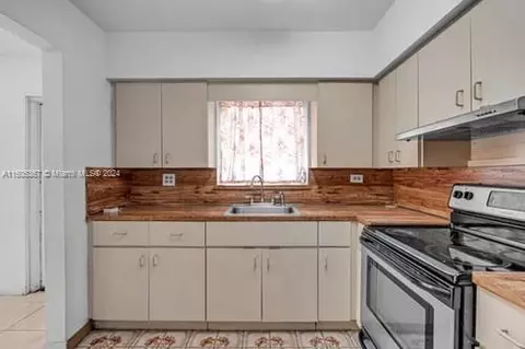 5095 E 9th Ln, Hialeah, FL 33013 photo 7