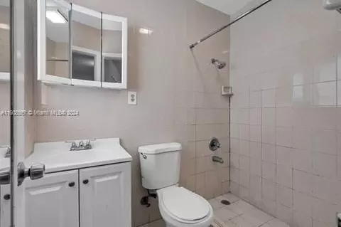 5095 E 9th Ln, Hialeah, FL 33013 photo 11