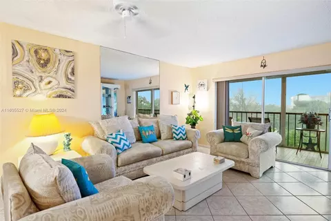 5860 NW 44th St #606, Lauderhill, FL 33319