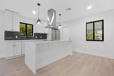 1247 NE 111th St, Miami, FL 33161