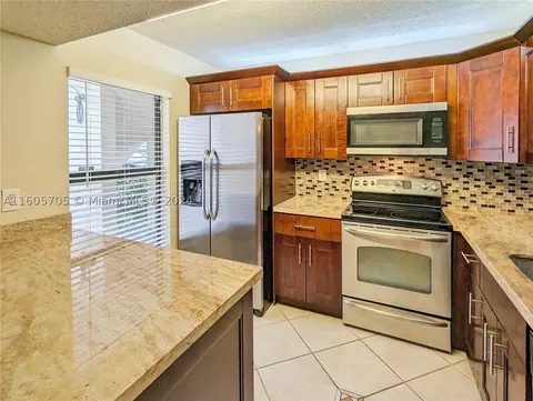 9811 NW 3rd Ct #7, Plantation, FL 33324