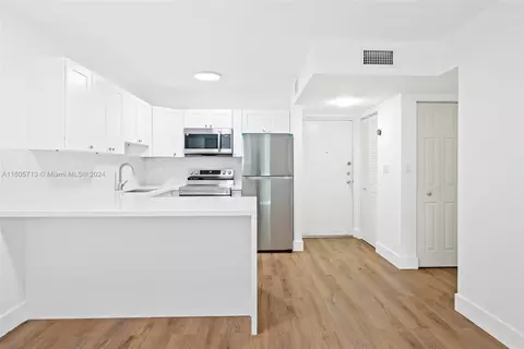 605 NW 72nd Ave #203, Miami, FL 33126