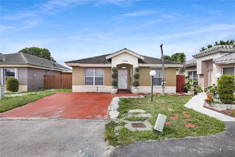5296 NW 184th Ln, Miami Gardens, FL 33055