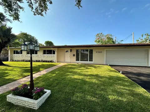 9380 SW 181st St, Palmetto Bay, FL 33157