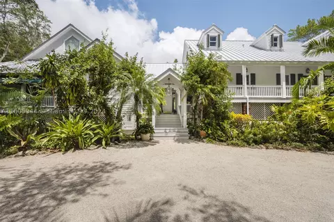 9755 SW 60th Ave, Pinecrest, FL 33156