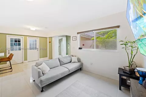 1414 NE 179th St, North Miami Beach, FL 33162