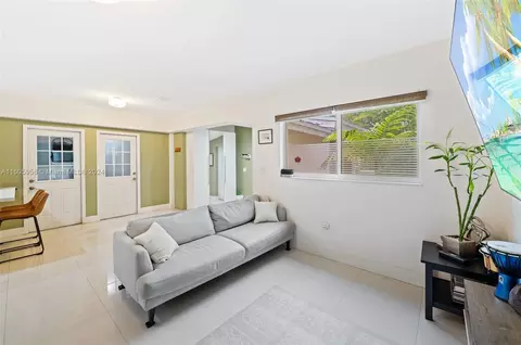 1414 NE 179th St, North Miami Beach, FL 33162