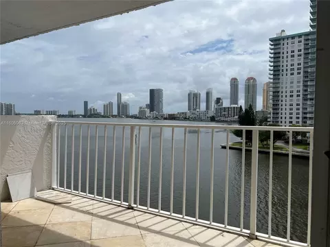 4000 NE 170th St #604, North Miami Beach, FL 33160