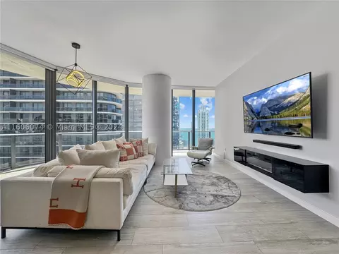 45 SW 9th St #4201, Miami, FL 33130