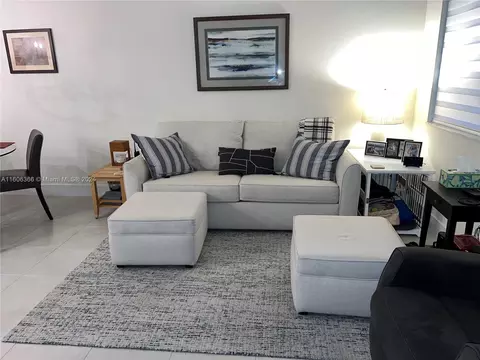 8381 NW 43 St, Doral, FL 33166