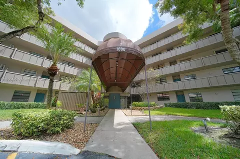1000 Colony Point Cir #114, Pembroke Pines, FL 33026
