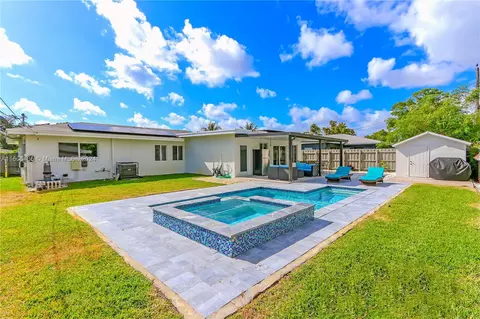 731 Evanston Cir, Fort Lauderdale, FL 33312