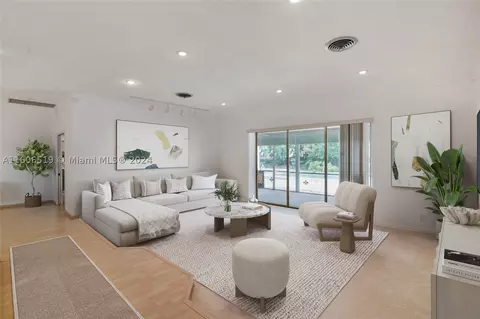 6541 E Tropical Way, Plantation, FL 33317