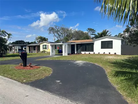 6813 SW 10th Ct, Pembroke Pines, FL 33023