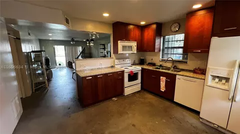 2 Briarwood Cir #101, Hollywood, FL 33024