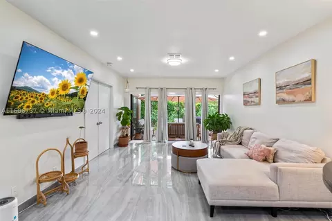 3946 NW 77th Ave, Hollywood, FL 33024