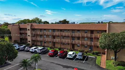 9621 Sunrise Lakes Blvd #208, Sunrise, FL 33322