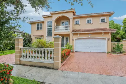 7802 NW 165th Ter, Miami Lakes, FL 33016