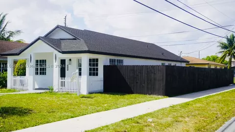 299 NE 35th St, Oakland Park, FL 33334