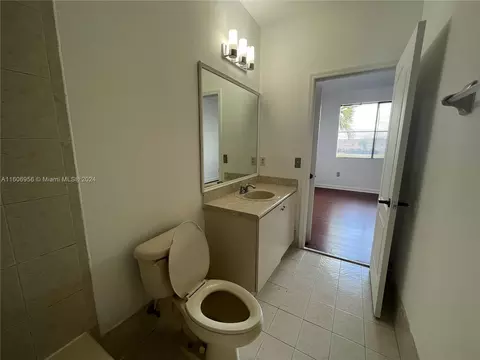 Undisclosed, Hialeah, FL 33015 photo 22