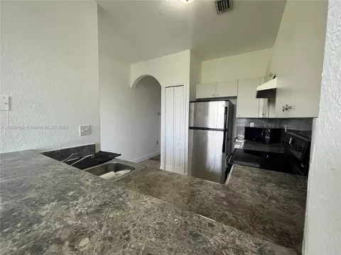 Undisclosed, Hialeah, FL 33015 photo 11